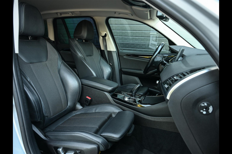 BMW X3 xDrive30e High Executive | Camera | Active Cruise | Memory Seat | Stoel + Stuurverwarming | Ambiance Interieur | BMW Gesture Control | Trekhaak | Apple Carplay |
