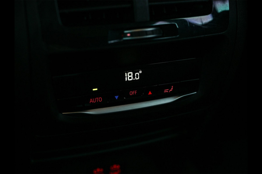 BMW X3 xDrive30e High Executive | Camera | Active Cruise | Memory Seat | Stoel + Stuurverwarming | Ambiance Interieur | BMW Gesture Control | Trekhaak | Apple Carplay |