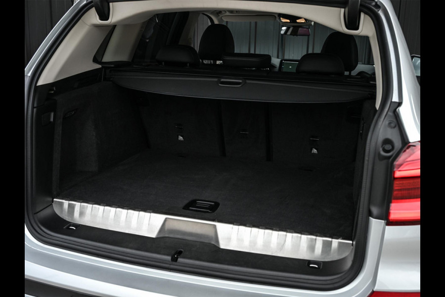 BMW X3 xDrive30e High Executive | Camera | Active Cruise | Memory Seat | Stoel + Stuurverwarming | Ambiance Interieur | BMW Gesture Control | Trekhaak | Apple Carplay |