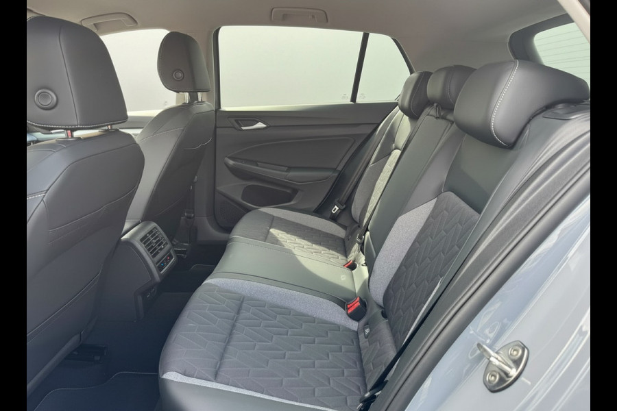 Volkswagen Golf 1.5 eHybrid 204PK DSG HYBRIDE LIFE CAMERA/NAVI/HEAD-UP/CARPLAY