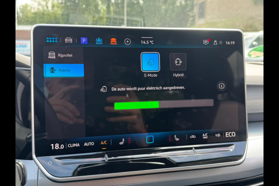 Volkswagen Golf 1.5 eHybrid 204PK DSG HYBRIDE LIFE CAMERA/NAVI/HEAD-UP/CARPLAY