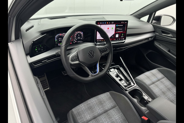 Volkswagen Golf GTE 1.5 272PK DSG HYBRID GTE-SPORT 360°CAMERA/NAVI/HEAD-UP!/CARPLAY
