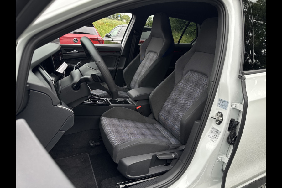 Volkswagen Golf GTE 1.5 272PK DSG HYBRID GTE-SPORT 360°CAMERA/NAVI/HEAD-UP!/CARPLAY