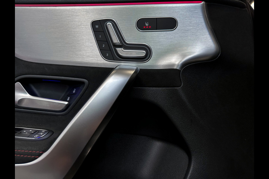 Mercedes-Benz A-Klasse A200 AMG Memory|Multibeam|Panorama|Sfeerlicht|Camera|Carplay|Keyless