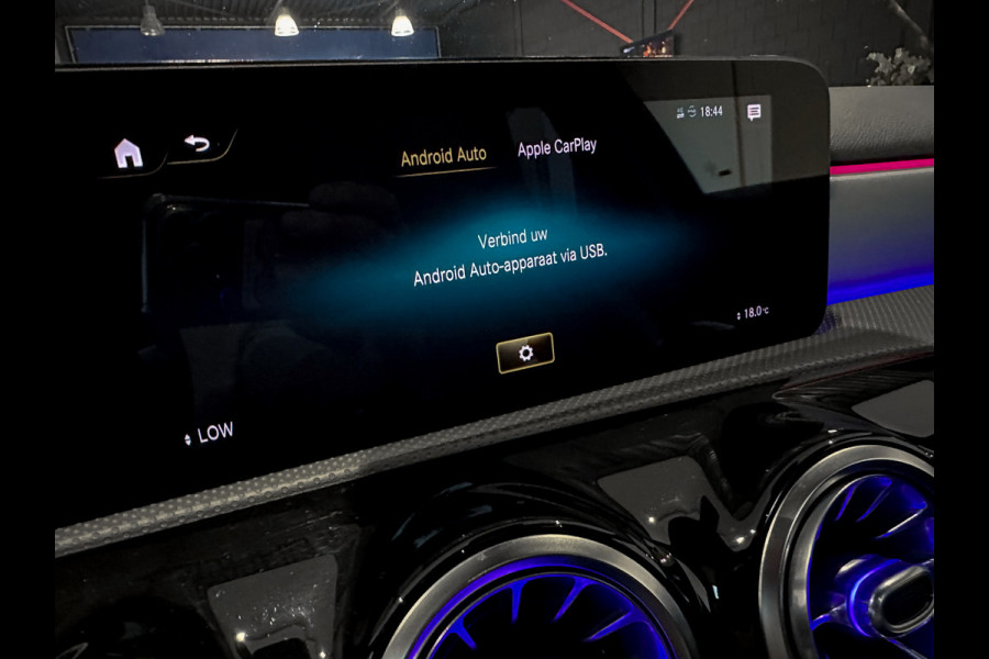 Mercedes-Benz A-Klasse A200 AMG Memory|Multibeam|Panorama|Sfeerlicht|Camera|Carplay|Keyless