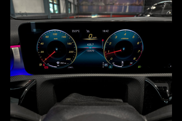Mercedes-Benz A-Klasse A200 AMG Memory|Multibeam|Panorama|Sfeerlicht|Camera|Carplay|Keyless