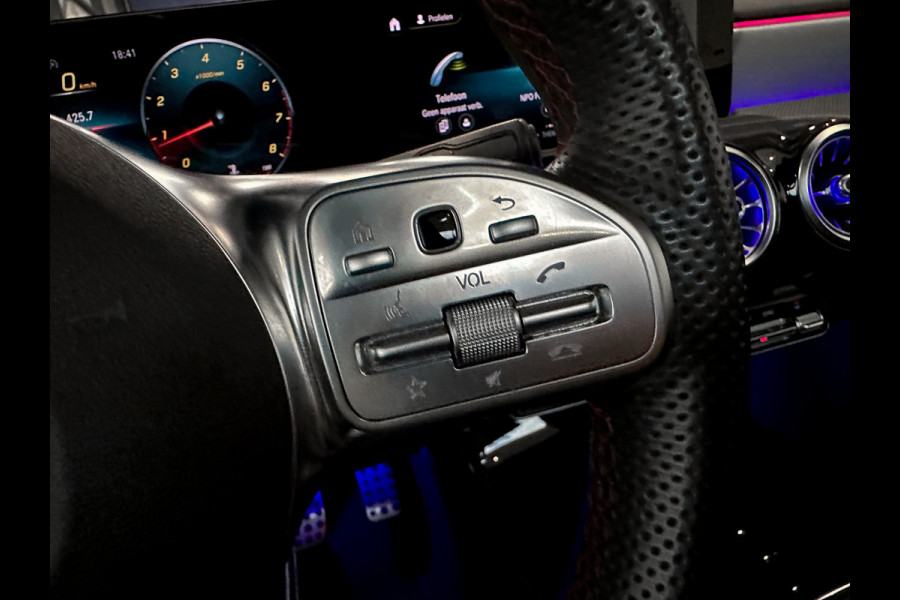 Mercedes-Benz A-Klasse A200 AMG Memory|Multibeam|Panorama|Sfeerlicht|Camera|Carplay|Keyless