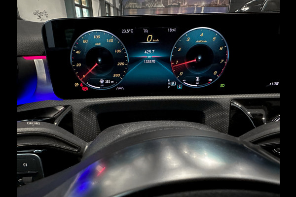 Mercedes-Benz A-Klasse A200 AMG Memory|Multibeam|Panorama|Sfeerlicht|Camera|Carplay|Keyless