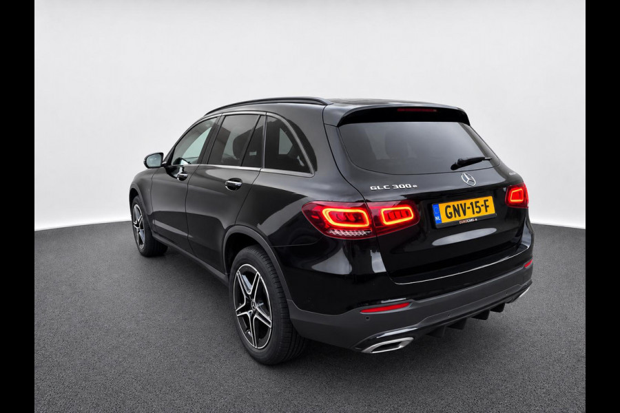 Mercedes-Benz GLC 300e 4MATIC Business Solution AMG Navigatie Apple CarPlay Android Auto 360° camera Parkeerhulp Cruise Control Full Led Stoelverwarming Elektrische achterklep Climate Control Lichtmetalen velgen