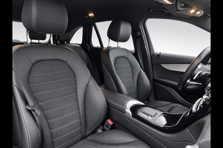Mercedes-Benz GLC 300e 4MATIC Business Solution AMG Navigatie Apple CarPlay Android Auto 360° camera Parkeerhulp Cruise Control Full Led Stoelverwarming Elektrische achterklep Climate Control Lichtmetalen velgen