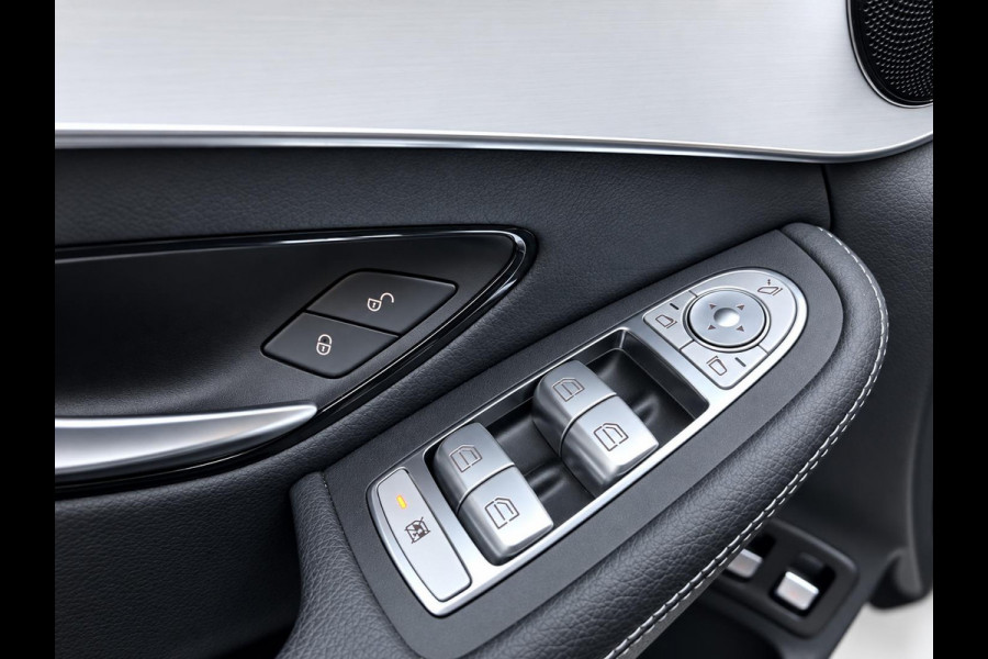 Mercedes-Benz GLC 300e 4MATIC Business Solution AMG Navigatie Apple CarPlay Android Auto 360° camera Parkeerhulp Cruise Control Full Led Stoelverwarming Elektrische achterklep Climate Control Lichtmetalen velgen