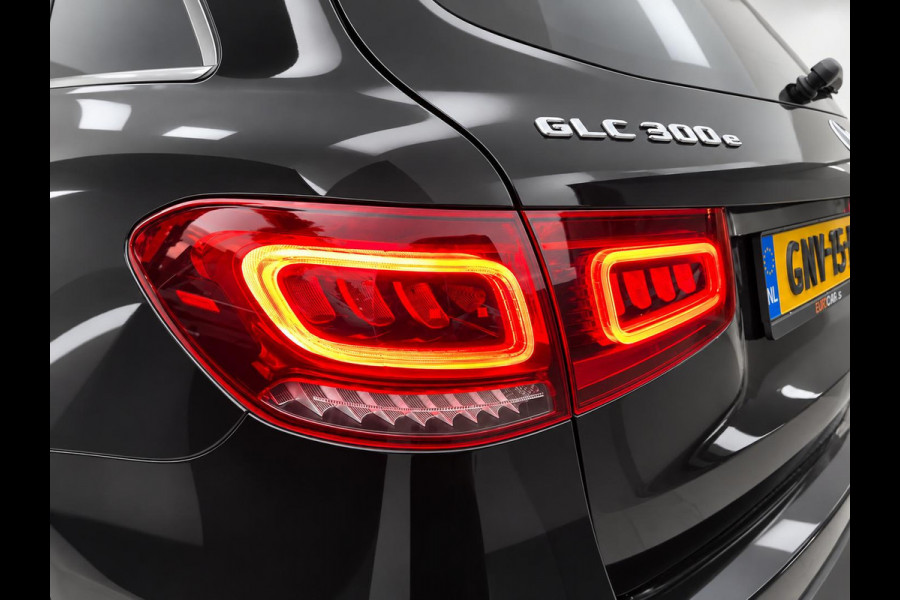 Mercedes-Benz GLC 300e 4MATIC Business Solution AMG Navigatie Apple CarPlay Android Auto 360° camera Parkeerhulp Cruise Control Full Led Stoelverwarming Elektrische achterklep Climate Control Lichtmetalen velgen