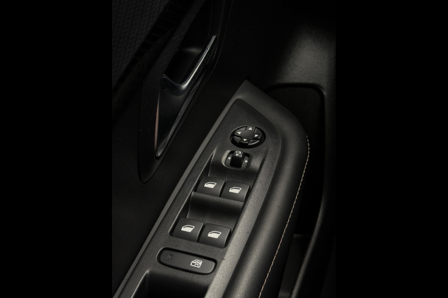 Peugeot 208 1.2 Hybrid 100 e-DCS6 Allure CarPlay Camera