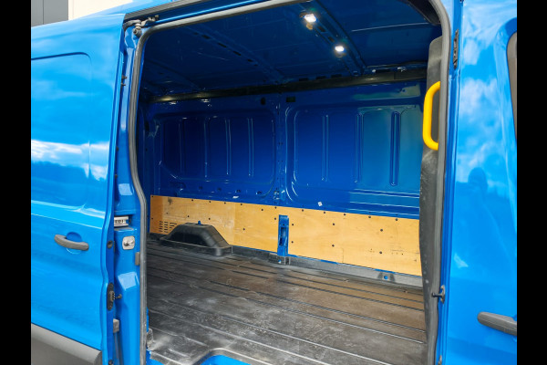 Ford Transit 350 2.0TDCI 130PK Hybride L3H2 Euro 6 3-Peroons Trekhaak Stoelverwarming Camera Navi Voorruitverwarming Pdc MHEV RWD Cruise Control 2.750KG Trekgewicht 2.750KG Trekgewicht 1e Eigenaar