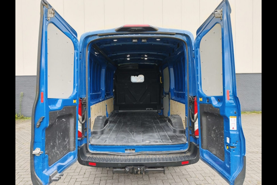 Ford Transit 350 2.0TDCI 130PK Hybride L3H2 Euro 6 3-Peroons Trekhaak Stoelverwarming Camera Navi Voorruitverwarming Pdc MHEV RWD Cruise Control 2.750KG Trekgewicht 2.750KG Trekgewicht 1e Eigenaar