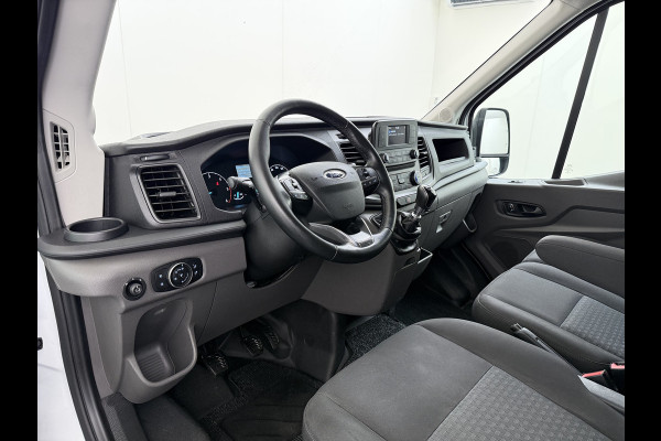 Ford Transit 350 2.0TDCI 130PK Euro 6 L3H2 3-Persoons Camera Stoelverwarming Airco Cruise Control Bluetooth Pdc Voorruit verwarmbaar Wandbetimmering Schuifdeur Wifi Dealeronderhouden