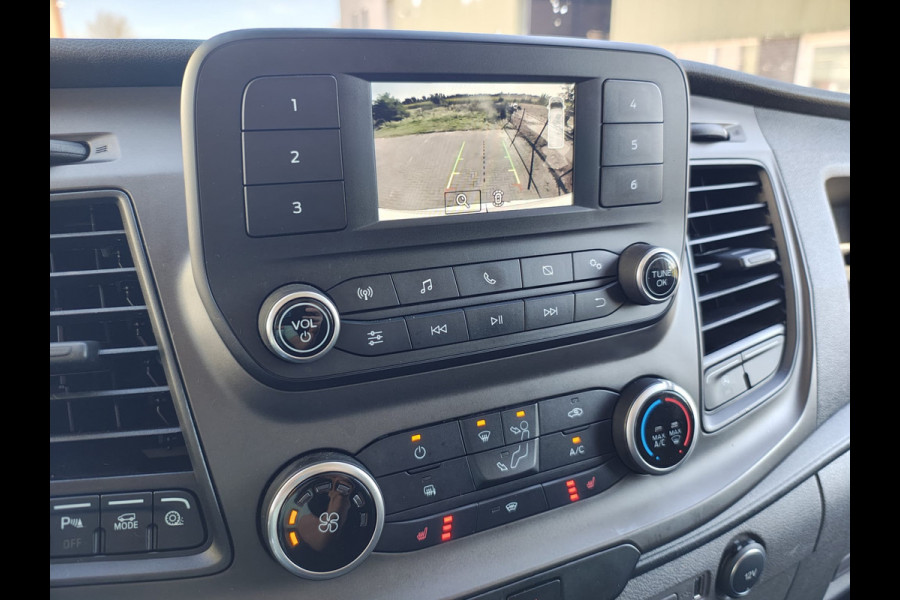 Ford Transit 350 2.0TDCI 130PK Euro 6 L3H2 3-Persoons Camera Stoelverwarming Airco Cruise Control Bluetooth Pdc Voorruit verwarmbaar Wandbetimmering Schuifdeur Wifi Dealeronderhouden