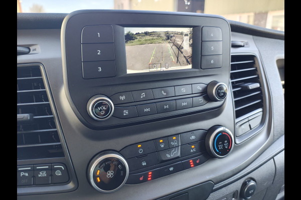 Ford Transit 350 2.0TDCI 130PK Euro 6 L3H2 3-Persoons Camera Stoelverwarming Airco Cruise Control Bluetooth Pdc Voorruit verwarmbaar Wandbetimmering Schuifdeur Wifi Dealeronderhouden