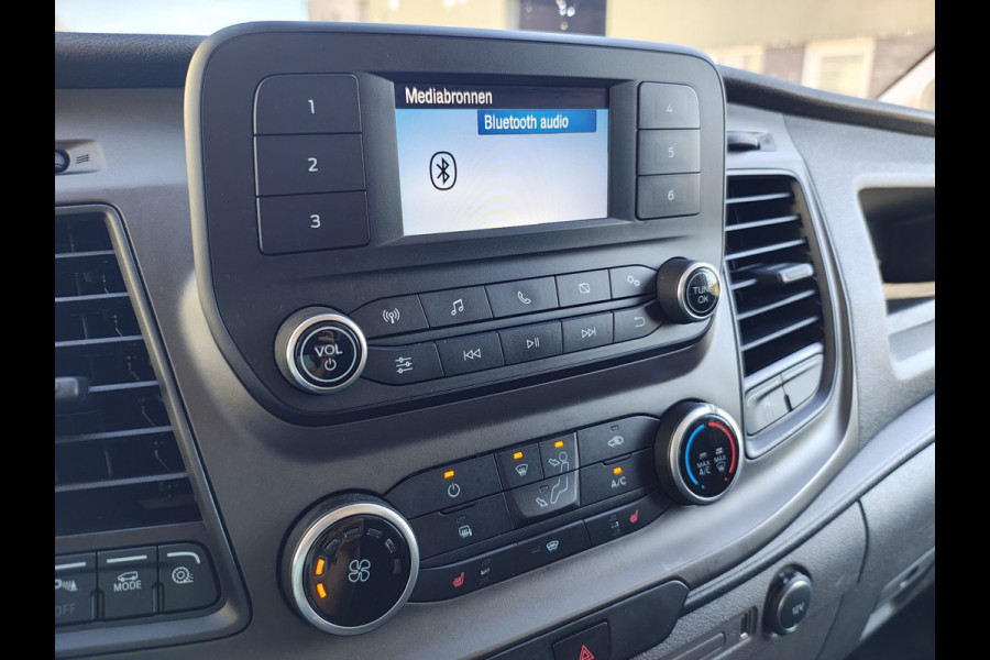 Ford Transit 350 2.0TDCI 130PK Euro 6 L3H2 3-Persoons Camera Stoelverwarming Airco Cruise Control Bluetooth Pdc Voorruit verwarmbaar Wandbetimmering Schuifdeur Wifi Dealeronderhouden