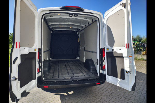 Ford Transit 350 2.0TDCI 130PK Euro 6 L3H2 3-Persoons Camera Stoelverwarming Airco Cruise Control Bluetooth Pdc Voorruit verwarmbaar Wandbetimmering Schuifdeur Wifi Dealeronderhouden