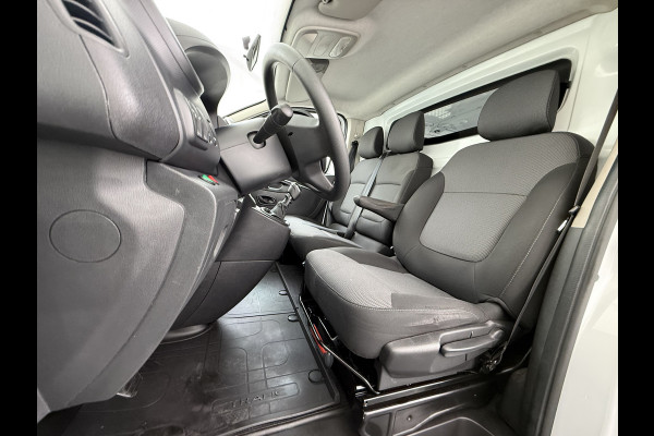 Renault Trafic 2.0DCi 120PK T29 Euro 6 3-Persoons 2X Schuifdeur Trekhaak Navi Airco Bluetooth Cruise Control DAB L1H1 Betonplex vloer Wandbetimmering 2.000KG Trekgewicht 1e Eigenaar Origineel Nederlandse Auto