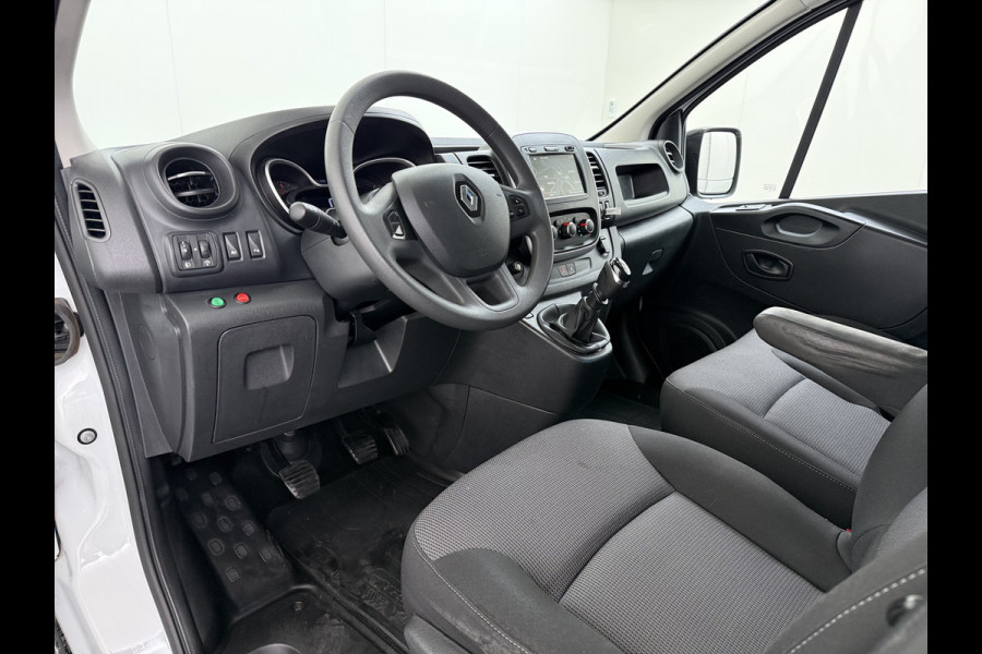 Renault Trafic 2.0DCi 120PK T29 Euro 6 3-Persoons 2X Schuifdeur Trekhaak Navi Airco Bluetooth Cruise Control DAB L1H1 Betonplex vloer Wandbetimmering 2.000KG Trekgewicht 1e Eigenaar Origineel Nederlandse Auto