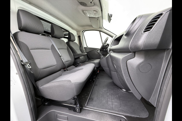 Renault Trafic 2.0DCi 120PK T29 Euro 6 3-Persoons 2X Schuifdeur Trekhaak Navi Airco Bluetooth Cruise Control DAB L1H1 Betonplex vloer Wandbetimmering 2.000KG Trekgewicht 1e Eigenaar Origineel Nederlandse Auto