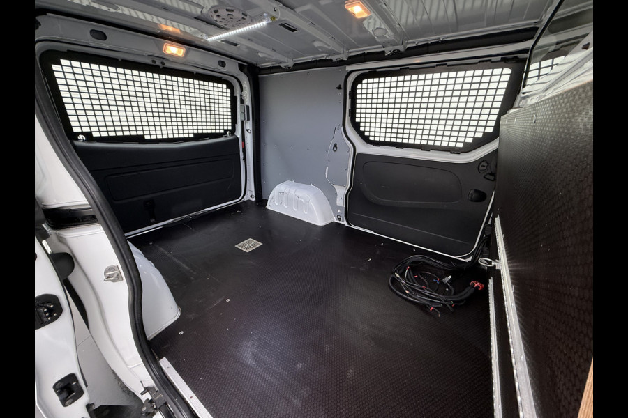 Renault Trafic 2.0DCi 120PK T29 Euro 6 3-Persoons 2X Schuifdeur Trekhaak Navi Airco Bluetooth Cruise Control DAB L1H1 Betonplex vloer Wandbetimmering 2.000KG Trekgewicht 1e Eigenaar Origineel Nederlandse Auto