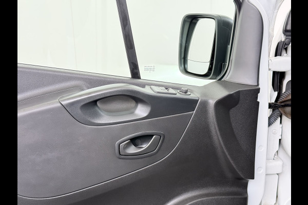 Renault Trafic 2.0DCi 120PK T29 Euro 6 3-Persoons 2X Schuifdeur Trekhaak Navi Airco Bluetooth Cruise Control DAB L1H1 Betonplex vloer Wandbetimmering 2.000KG Trekgewicht 1e Eigenaar Origineel Nederlandse Auto