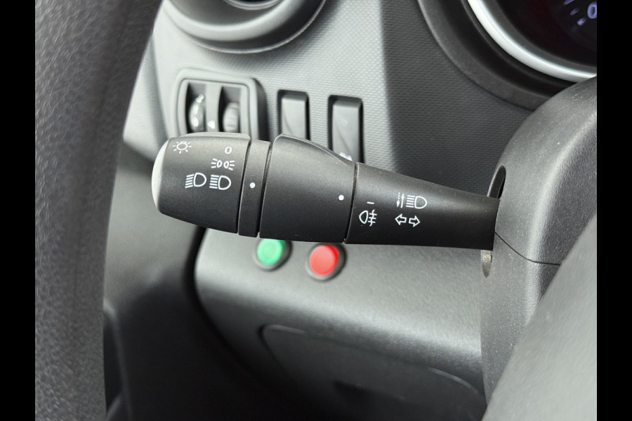 Renault Trafic 2.0DCi 120PK T29 Euro 6 3-Persoons 2X Schuifdeur Trekhaak Navi Airco Bluetooth Cruise Control DAB L1H1 Betonplex vloer Wandbetimmering 2.000KG Trekgewicht 1e Eigenaar Origineel Nederlandse Auto