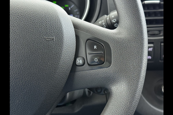 Renault Trafic 2.0DCi 120PK T29 Euro 6 3-Persoons 2X Schuifdeur Trekhaak Navi Airco Bluetooth Cruise Control DAB L1H1 Betonplex vloer Wandbetimmering 2.000KG Trekgewicht 1e Eigenaar Origineel Nederlandse Auto