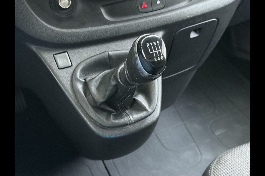 Renault Trafic 2.0DCi 120PK T29 Euro 6 3-Persoons 2X Schuifdeur Trekhaak Navi Airco Bluetooth Cruise Control DAB L1H1 Betonplex vloer Wandbetimmering 2.000KG Trekgewicht 1e Eigenaar Origineel Nederlandse Auto