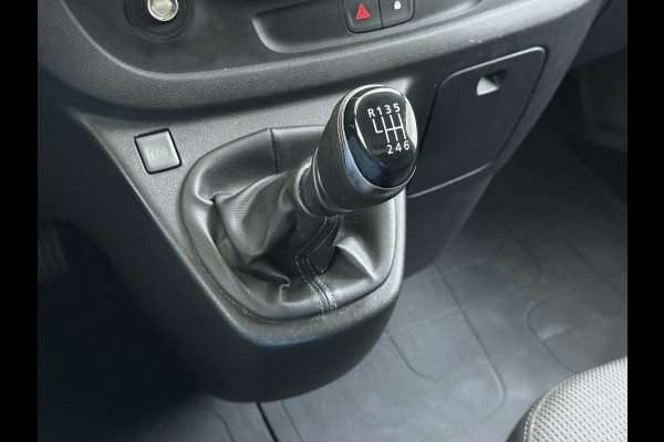 Renault Trafic 2.0DCi 120PK T29 Euro 6 3-Persoons 2X Schuifdeur Trekhaak Navi Airco Bluetooth Cruise Control DAB L1H1 Betonplex vloer Wandbetimmering 2.000KG Trekgewicht 1e Eigenaar Origineel Nederlandse Auto