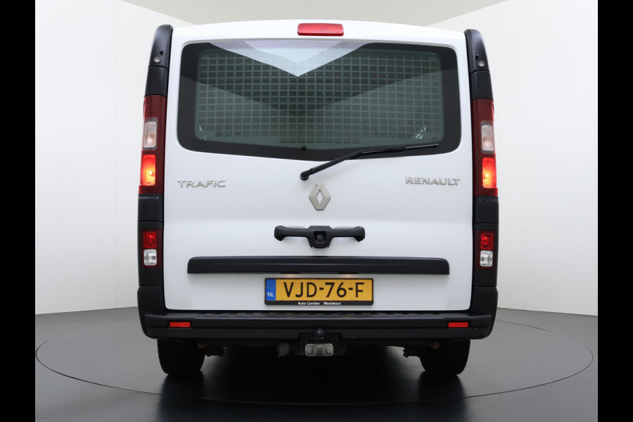 Renault Trafic 2.0DCi 120PK T29 Euro 6 3-Persoons 2X Schuifdeur Trekhaak Navi Airco Bluetooth Cruise Control DAB L1H1 Betonplex vloer Wandbetimmering 2.000KG Trekgewicht 1e Eigenaar Origineel Nederlandse Auto