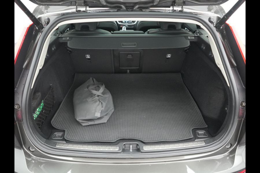 Volvo V60 T6 Recharge AWD Inscription PHEV 340pk Dealer O.H | Trekhaak Af Fabriek | Panodak | Adaptive Cruise | Harman / Kardon | 360 Camera | Lederen Sportstoelen Memory & Verwarmd | Stuurverwarming | Blis | Keyless | Apple Carplay | Virtual | Navigatie | DAB | 19"L.M | Plug In Hybrid
