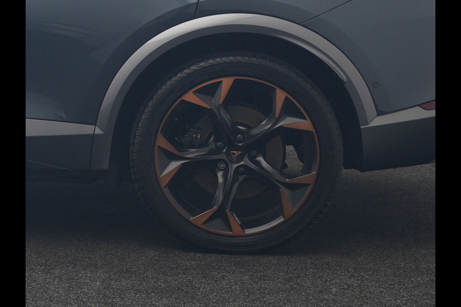 CUPRA Formentor 1.4 e-Hybrid VZ Copper Edition PHEV 245pk Dealer O.H | Panodak | Adaptive Cruise | Camera | Sportstoelen & Stuur Verwarmd | Keyless | Blis | Sfeerverlichting | Apple Carplay | DAB | Navigatie | Virtual | 19"L.M | Plug In Hybrid