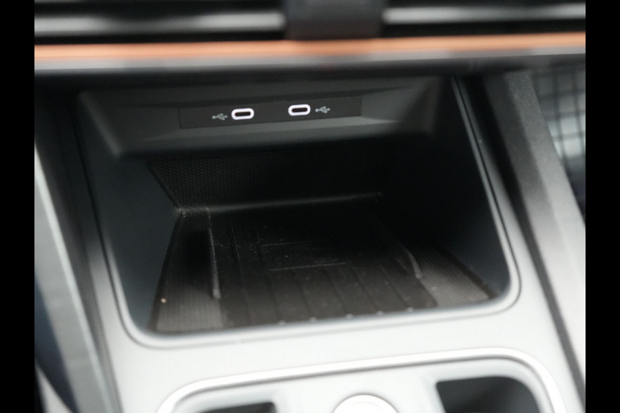 CUPRA Formentor 1.4 e-Hybrid VZ Copper Edition PHEV 245pk Dealer O.H | Panodak | Adaptive Cruise | Camera | Sportstoelen & Stuur Verwarmd | Keyless | Blis | Sfeerverlichting | Apple Carplay | DAB | Navigatie | Virtual | 19"L.M | Plug In Hybrid