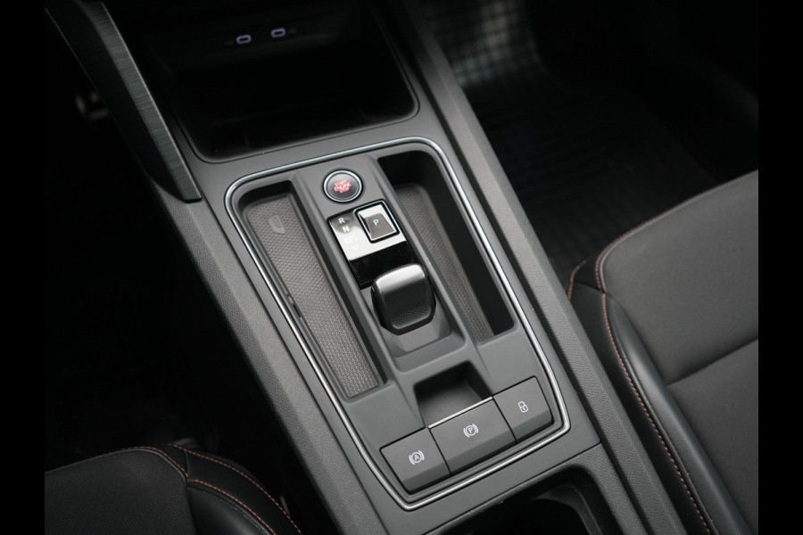CUPRA Formentor 1.4 e-Hybrid VZ Copper Edition PHEV 245pk Dealer O.H | Panodak | Adaptive Cruise | Camera | Sportstoelen & Stuur Verwarmd | Keyless | Blis | Sfeerverlichting | Apple Carplay | DAB | Navigatie | Virtual | 19"L.M | Plug In Hybrid