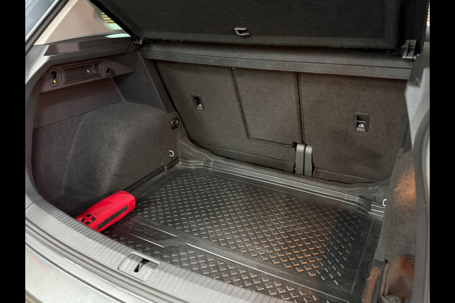 Volkswagen Tiguan 2.0 TSI 4Motion R-Line | Panorama | Keyless | LED | Elektrische Trekhaak | Winterpakket | 180pk