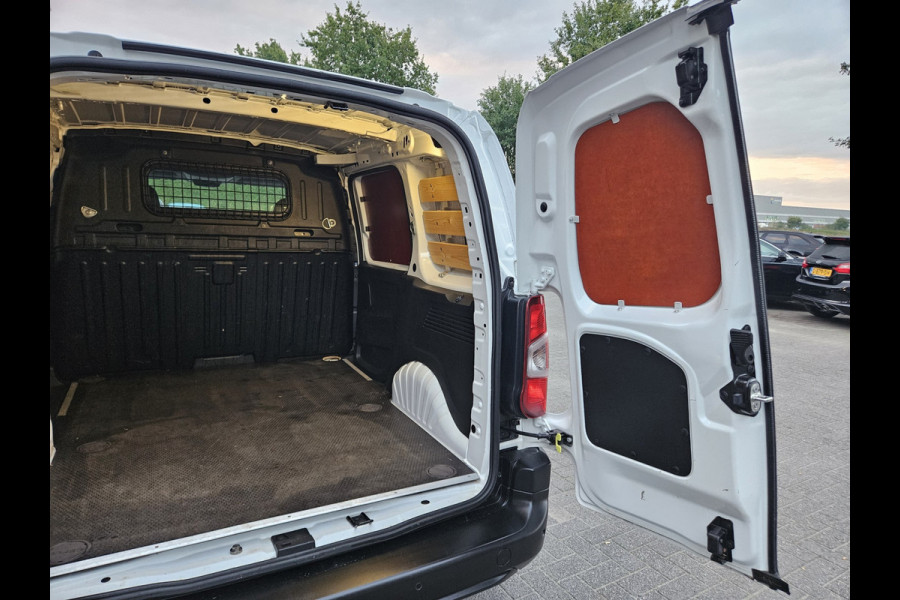 Peugeot Partner 1.5 BlueHDI Premium Airco! Cruise Control! Carplay! NAP! Nette Bus! Schuifdeur!