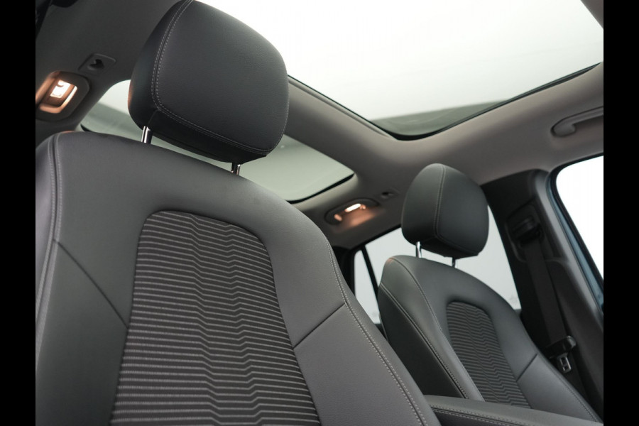 Mercedes-Benz EQA 250 Business Solution Luxury 67 kWh 190pk Dealer O.H | Trekhaak Af Fabriek | Panodak | Camera | Sportstoelen Verwarmd | Head Up | Keyless | Blis | Sfeerverlichting | DAB | Park Assist | Navigatie | 18"L.M