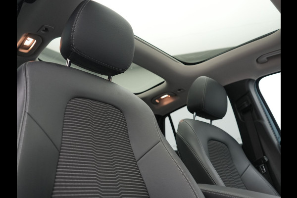 Mercedes-Benz EQA 250 Business Solution Luxury 67 kWh 190pk Dealer O.H | Trekhaak Af Fabriek | Panodak | Camera | Sportstoelen Verwarmd | Head Up | Keyless | Blis | Sfeerverlichting | DAB | Park Assist | Navigatie | 18"L.M
