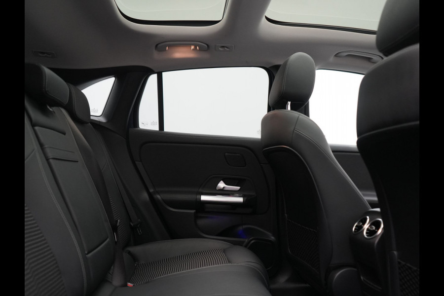 Mercedes-Benz EQA 250 Business Solution Luxury 67 kWh 190pk Dealer O.H | Trekhaak Af Fabriek | Panodak | Camera | Sportstoelen Verwarmd | Head Up | Keyless | Blis | Sfeerverlichting | DAB | Park Assist | Navigatie | 18"L.M