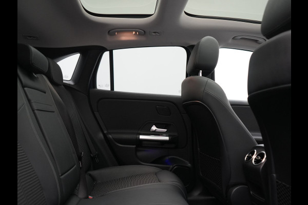 Mercedes-Benz EQA 250 Business Solution Luxury 67 kWh 190pk Dealer O.H | Trekhaak Af Fabriek | Panodak | Camera | Sportstoelen Verwarmd | Head Up | Keyless | Blis | Sfeerverlichting | DAB | Park Assist | Navigatie | 18"L.M