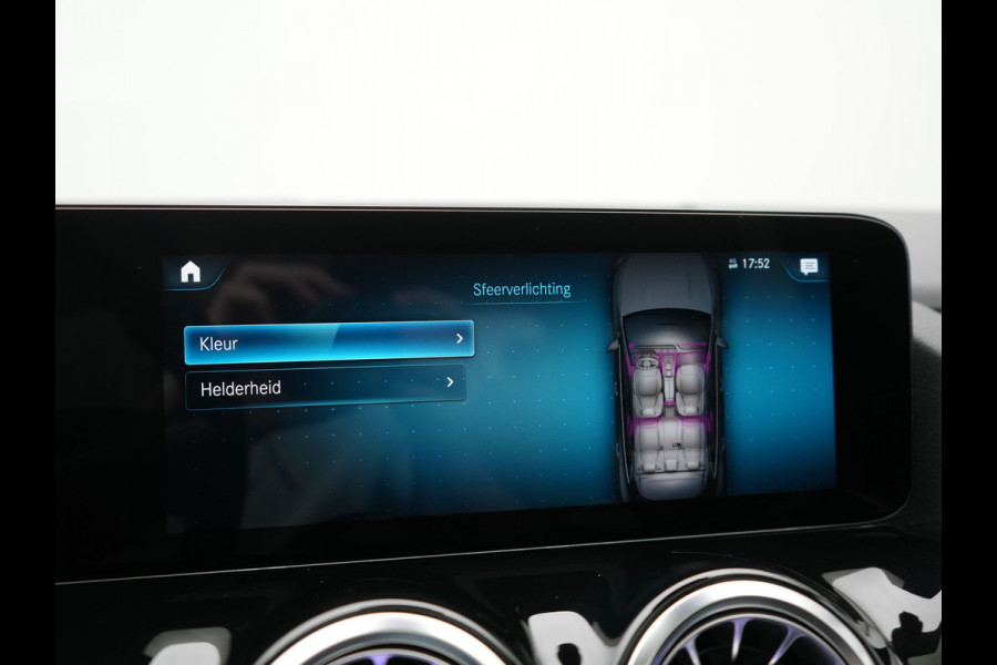 Mercedes-Benz EQA 250 Business Solution Luxury 67 kWh 190pk Dealer O.H | Trekhaak Af Fabriek | Panodak | Camera | Sportstoelen Verwarmd | Head Up | Keyless | Blis | Sfeerverlichting | DAB | Park Assist | Navigatie | 18"L.M