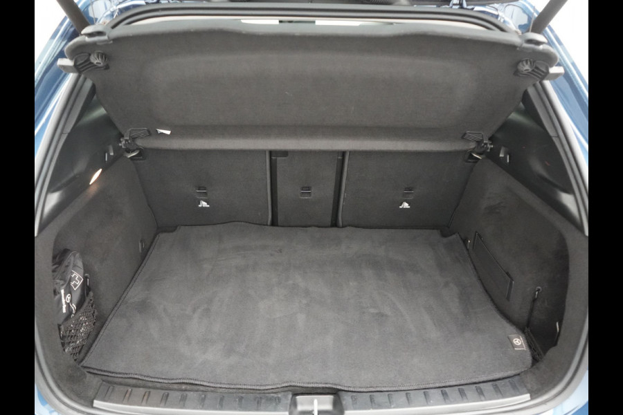 Mercedes-Benz EQA 250 Business Solution Luxury 67 kWh 190pk Dealer O.H | Trekhaak Af Fabriek | Panodak | Camera | Sportstoelen Verwarmd | Head Up | Keyless | Blis | Sfeerverlichting | DAB | Park Assist | Navigatie | 18"L.M