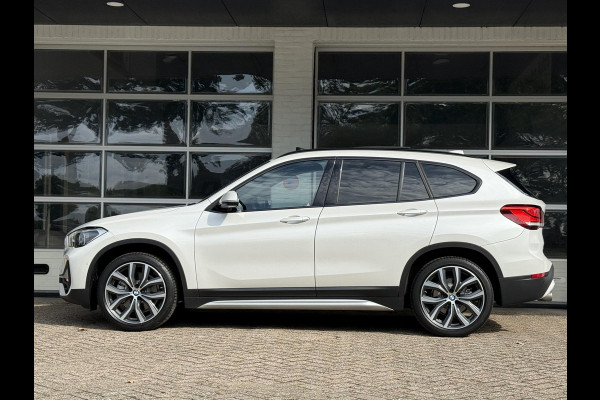 BMW X1 xDrive25i X LINE | PANORAMA | NAVIGATIE PLUS | STOELVERWARMING | CAMERA | HEAD UP |