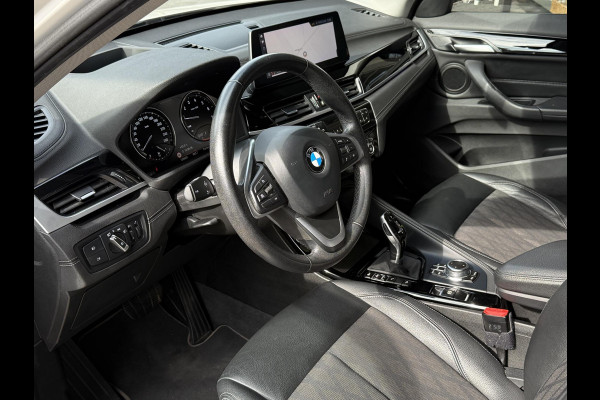 BMW X1 xDrive25i X LINE | PANORAMA | NAVIGATIE PLUS | STOELVERWARMING | CAMERA | HEAD UP |