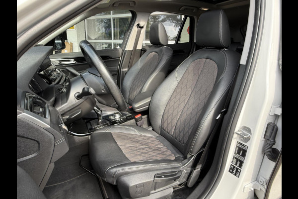 BMW X1 xDrive25i X LINE | PANORAMA | NAVIGATIE PLUS | STOELVERWARMING | CAMERA | HEAD UP |