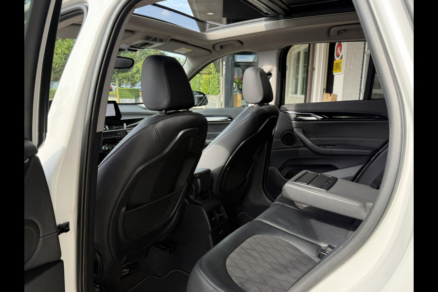 BMW X1 xDrive25i X LINE | PANORAMA | NAVIGATIE PLUS | STOELVERWARMING | CAMERA | HEAD UP |